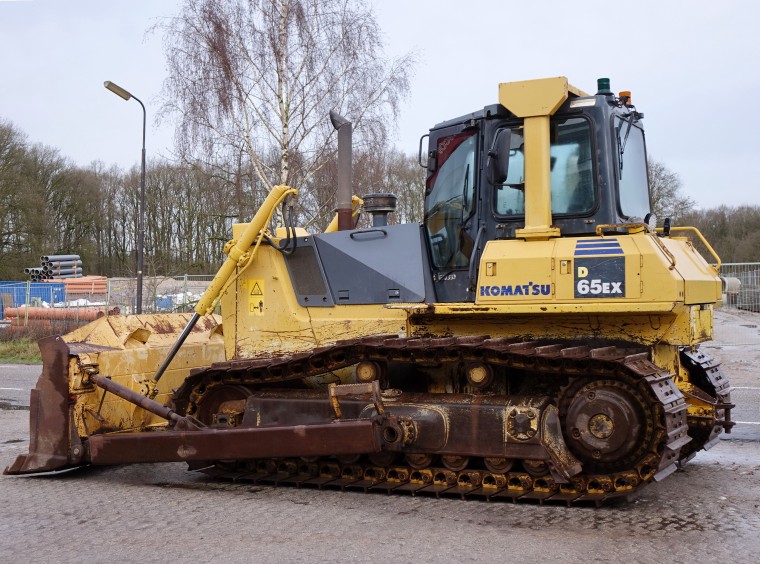 Komatsu D65EX-15